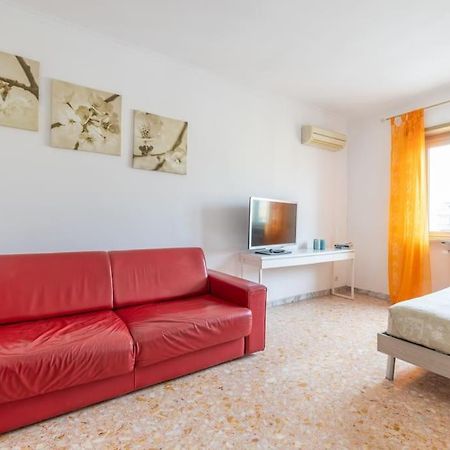 Ambra'S Bright Apartment Рим Екстериор снимка