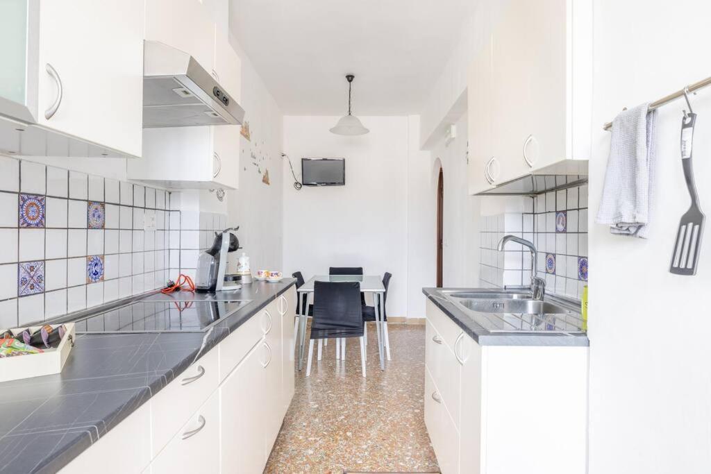 Ambra'S Bright Apartment Рим Екстериор снимка
