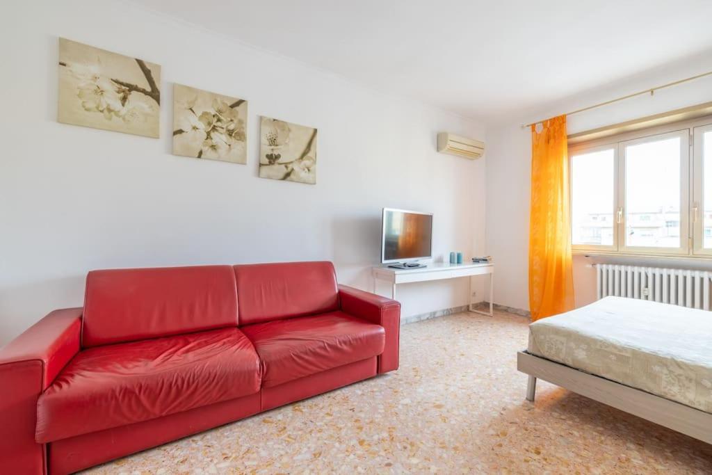 Ambra'S Bright Apartment Рим Екстериор снимка
