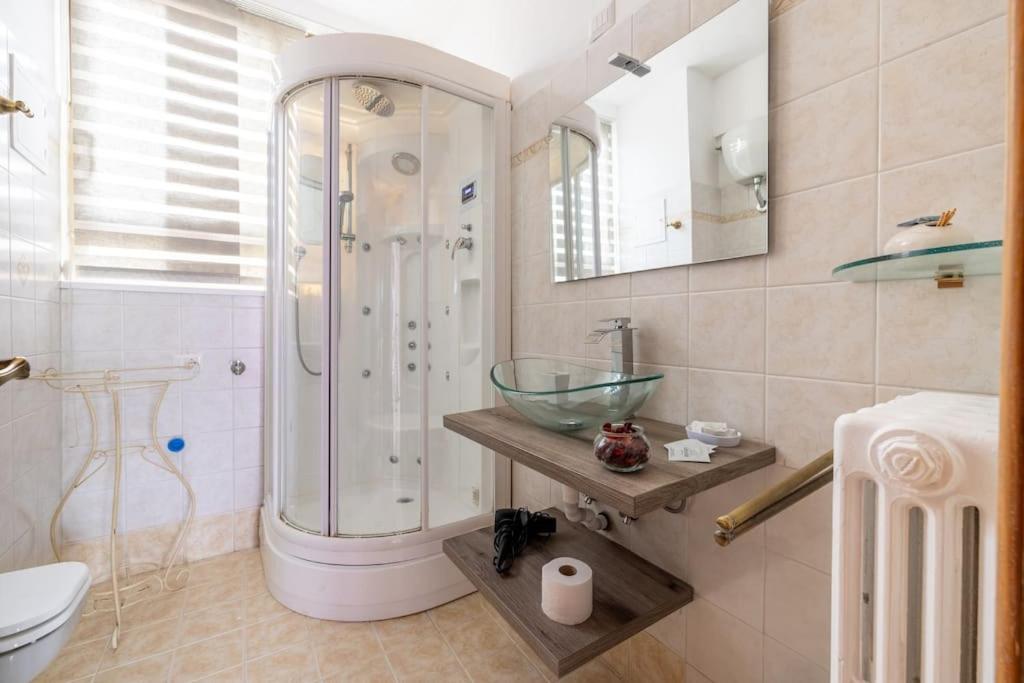 Ambra'S Bright Apartment Рим Екстериор снимка